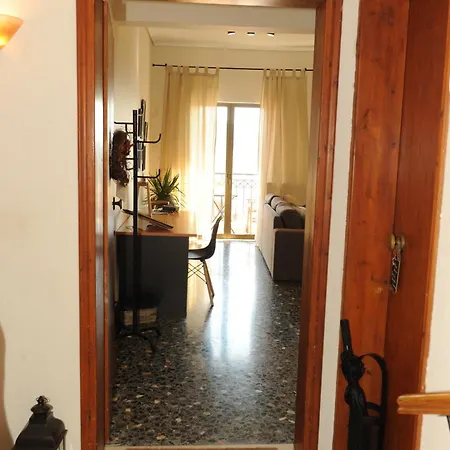 Delphic Moments - Sunny App 3br, 2ba With View