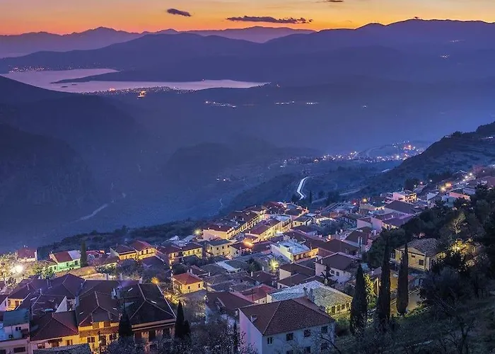 Delphic Moments Ii - Spacious 3br 2ba With View Apartment *